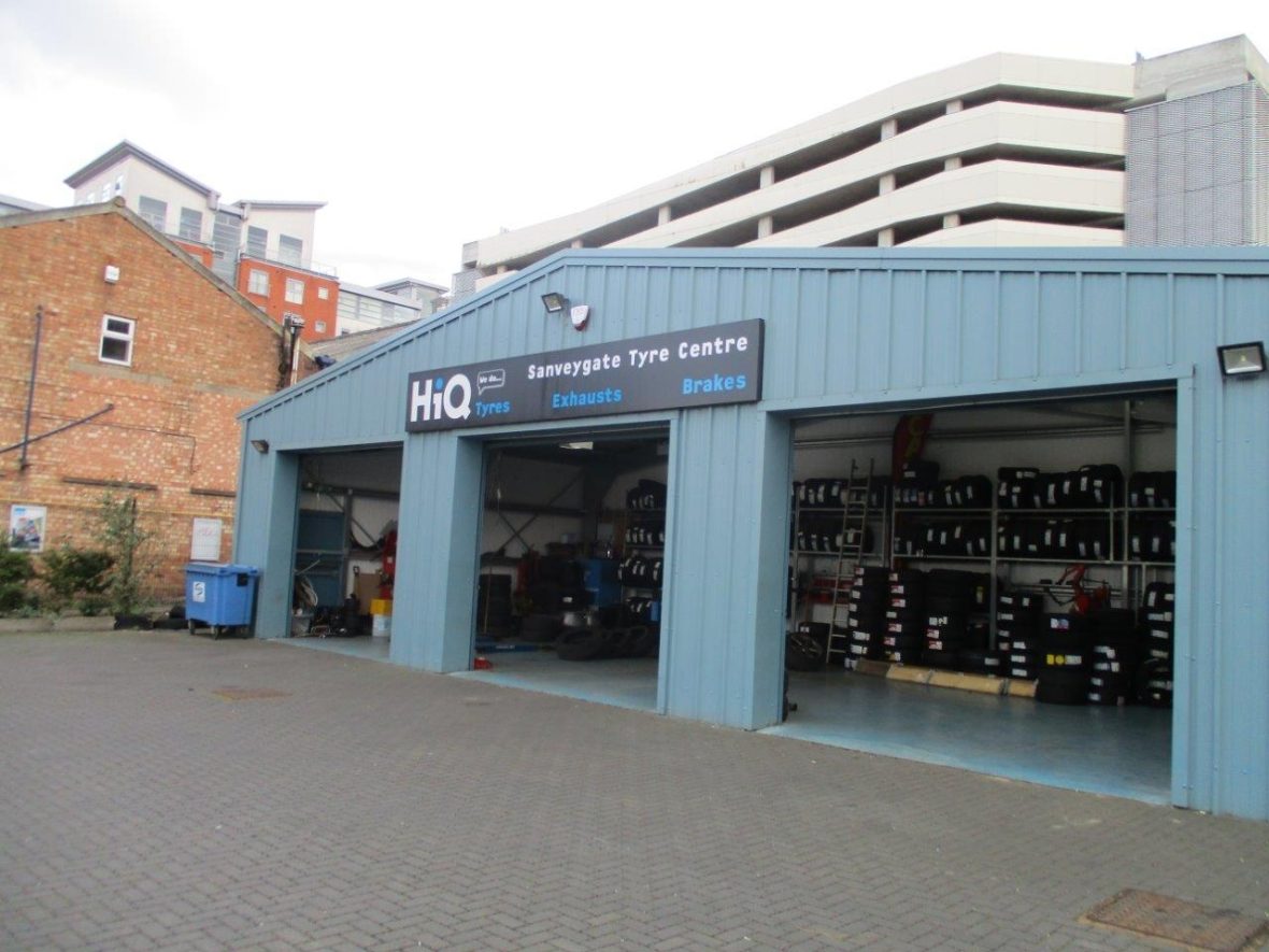 HIQ2 U BANNER 1180x250px Book Mobile Tyre Fitting Now