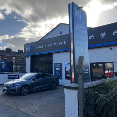 Hi Q Tyres Autocare Telford workshop and cars