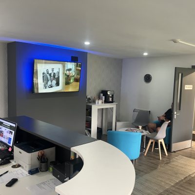 Hi Q Livingston Reception and Toilets