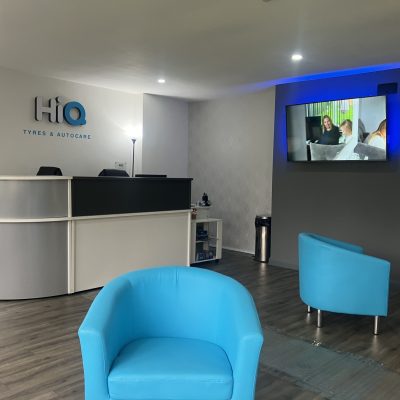 Hi Q Livingston waiting and TV area