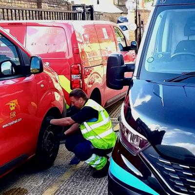 Hi Q Tyres Autocare Belvedere team tyre check