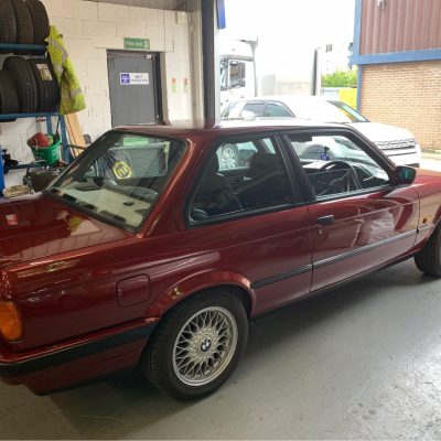 Classic BMW 318i in for a full service at Hi Q Tyres Autocare