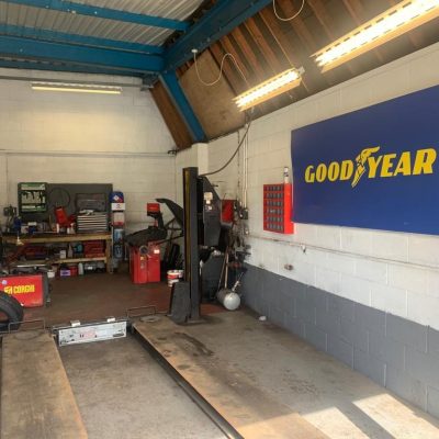 Hi Q Tyres Autocare Horley workshop with GY