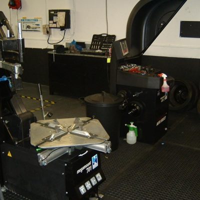 HiQ East Ham tyre bay