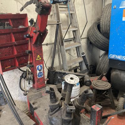 Hi Q Tyres Autocare Warmley Marketing Team Visit may 2022 Machinery 2