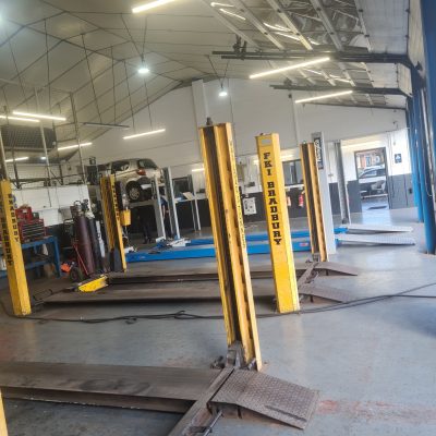 Hi Q Tyres Autocare Bedford Workshop