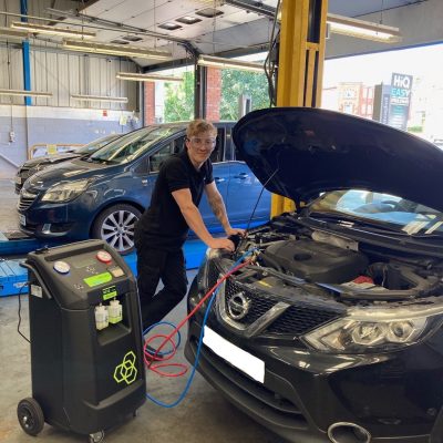 Hi Q Wellingborough fitter under the bonnet