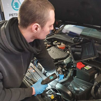 Hi Q Tyres Autocare Oldbury staff at work