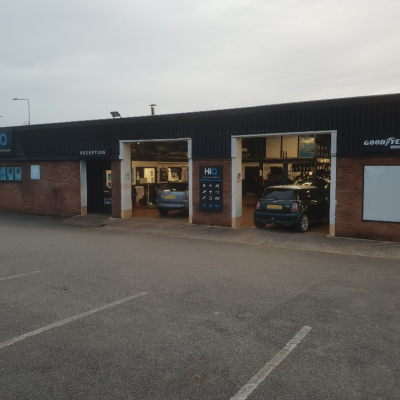 Hi Q Tyres Autocare Telford edited MOT bay