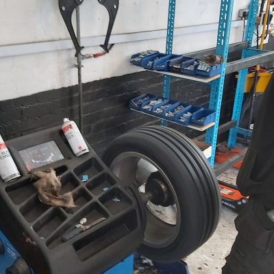 Hi Q Tyres Autocare Burton Tyre machine