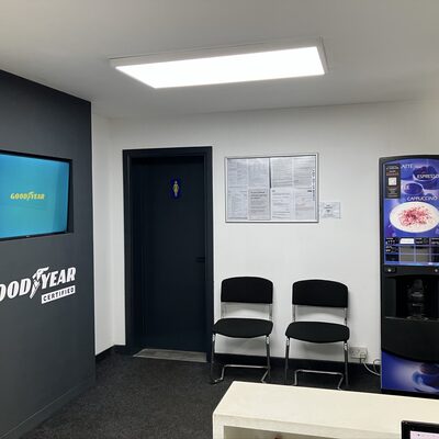 Hi Q Tamworth New waiting area