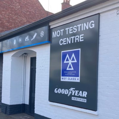 Hi Q Tyres Autocare Tamworth MOT Sign
