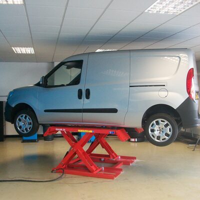 HiQ Llansamlet tyre lift for easy access and speedy repairs
