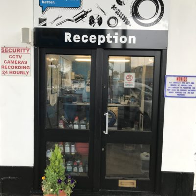 Hi Q Tyres Autocare Goffs Oak Reception entrance