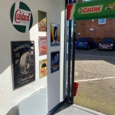 Hi Q Castrol Henley Interior and signage