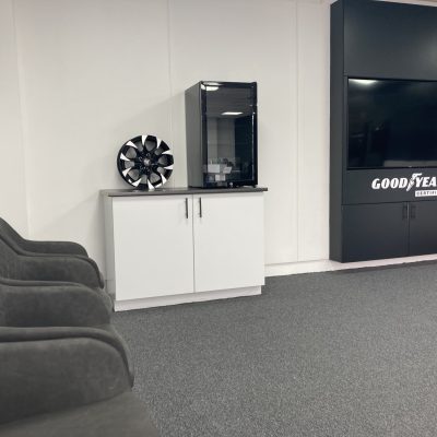HiQ Tyres Autocare Aylesbury new waiting area in reception