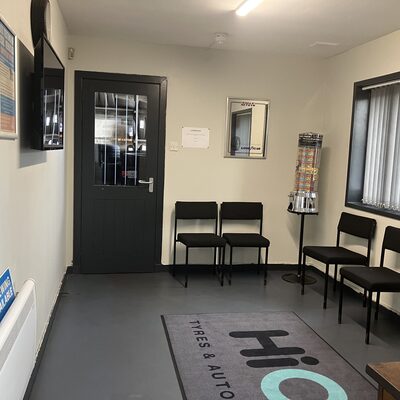 Hi Q Tyres Autocare Aberdeen Internal Reception area 2