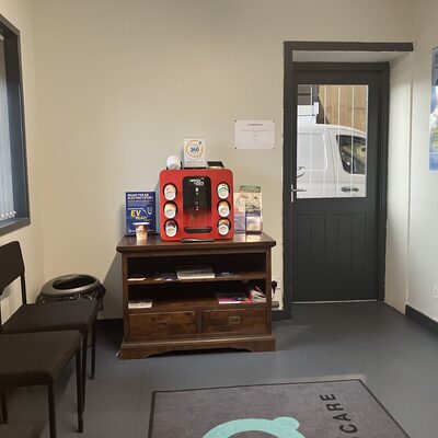 Hi Q Tyres Autocare Aberdeen Internal Reception area