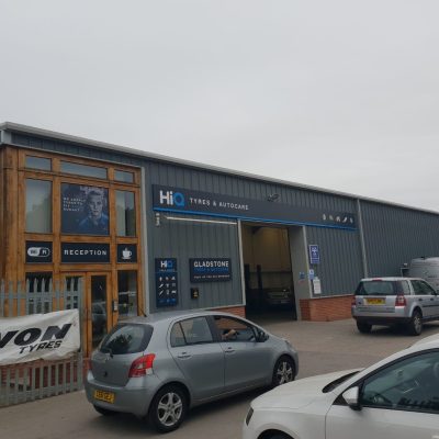 Hi Q Tyres Autocare York New CI Reception and Avon Banner