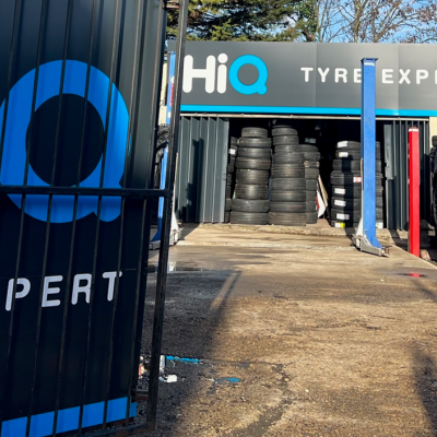 Hi Q Tyre Expert Ashford London New Sigange and Range Rover in for Tyre Service