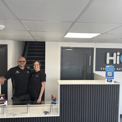 Hi Q Stockton Donna and Mike in Reception