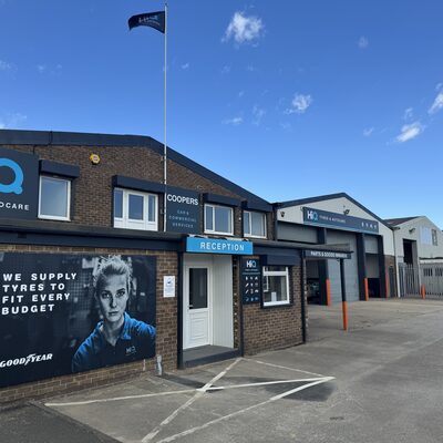 Hi Q Tyres Autocare Stockton External with Flag 1