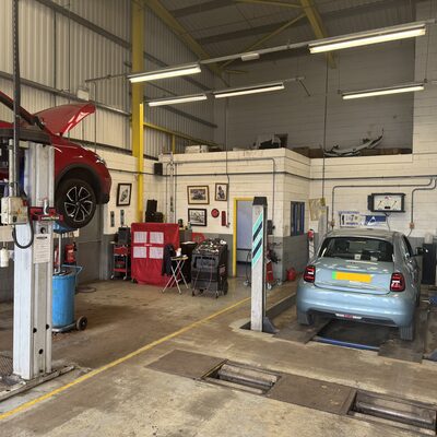 Hi Q Tyres Autocare Ashington Internal Workshop 4