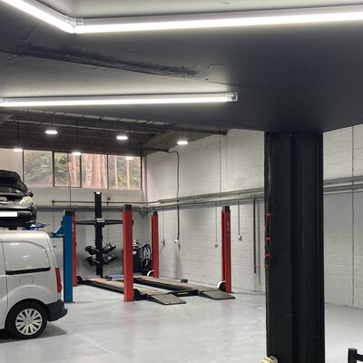 Hi Q Tyres Autocare Hockley Workshop Interior