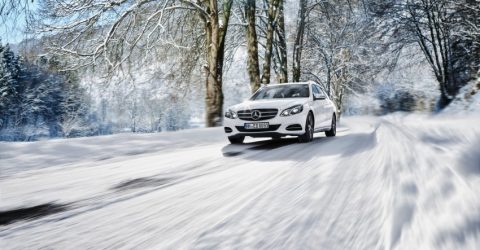 14 ESSENTIALS TO KEEP IN YOUR CAR THIS WINTER