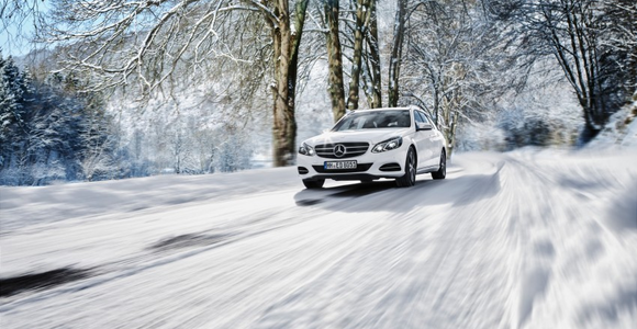 14 ESSENTIALS TO KEEP IN YOUR CAR THIS WINTER