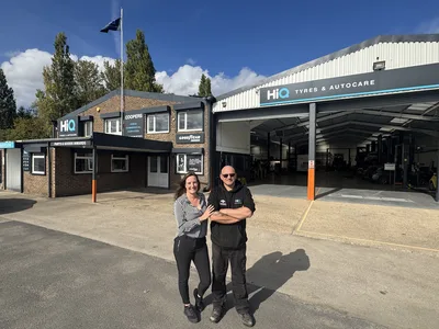 Hi Q Stockton Mike and Donna Outside Centre 2
