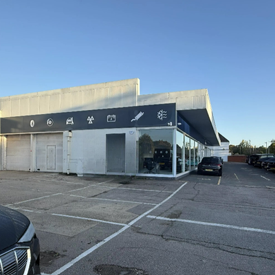 Hi Q Tyres and Autocare Exterior of Centre